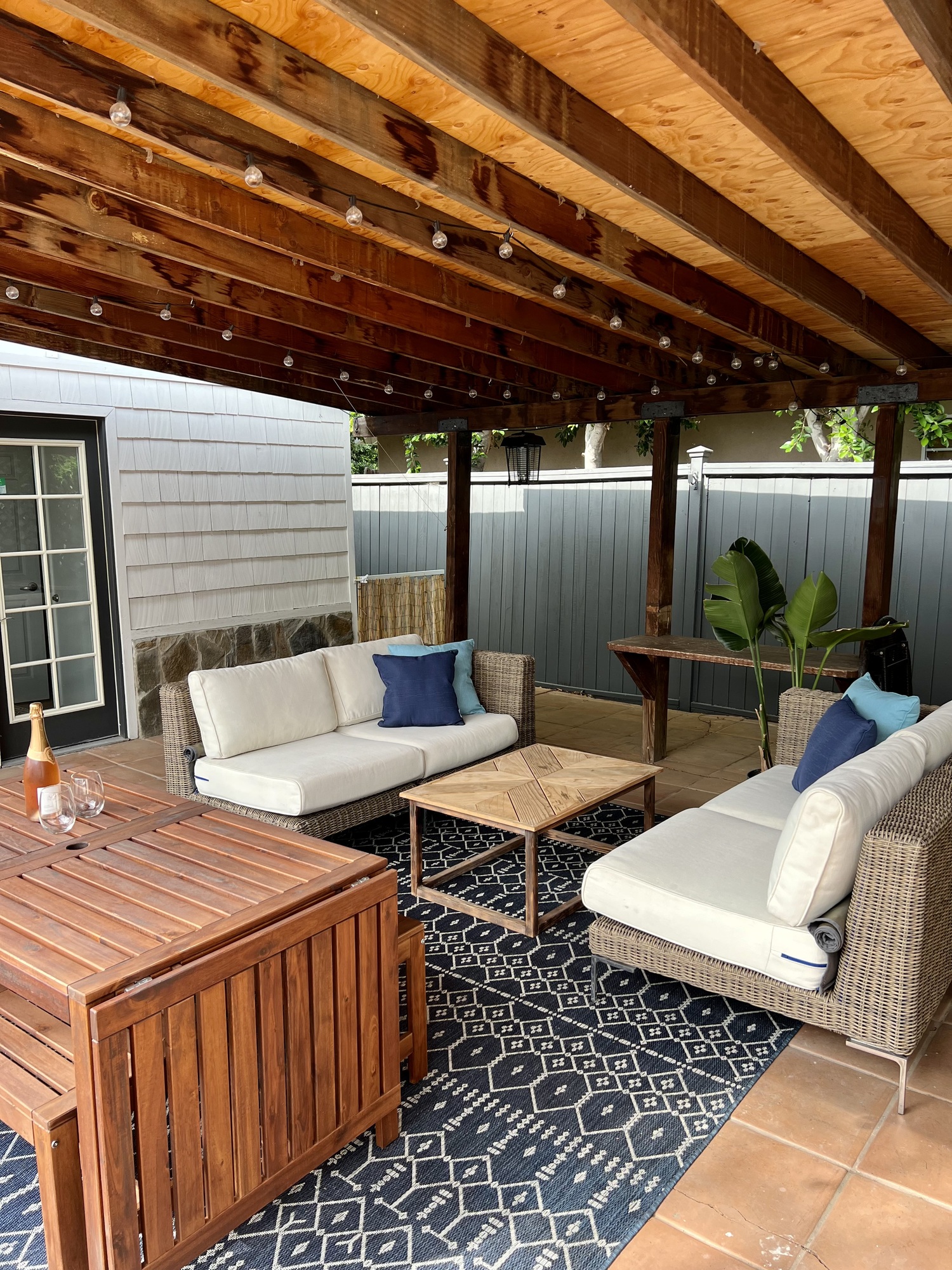 Indoor-Outdoor Living In Encino, CA - Gallery photo 3 of 6