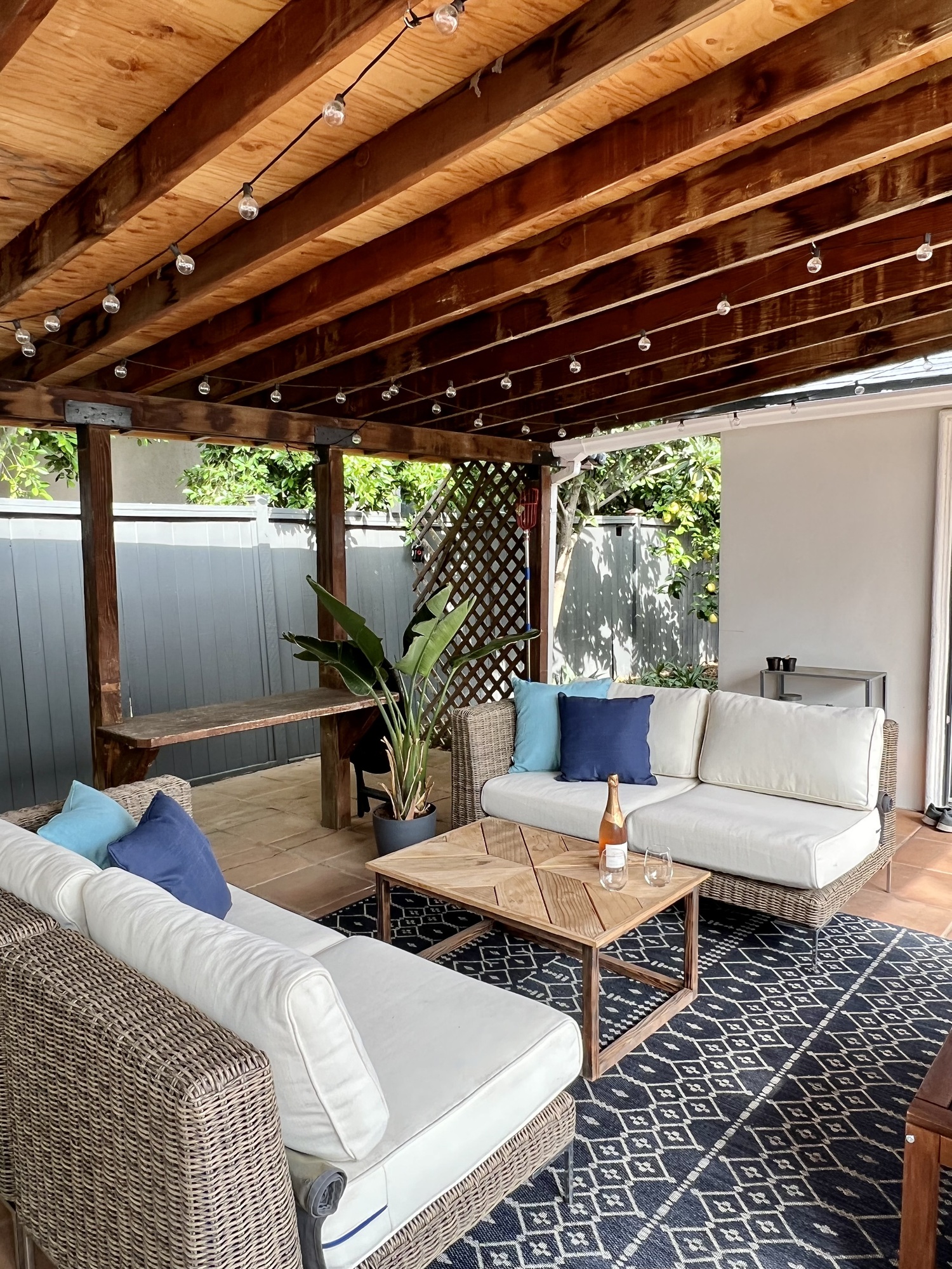 Indoor-Outdoor Living In Encino, CA - Gallery photo 4 of 6