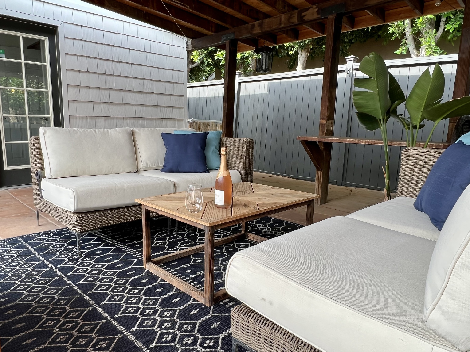 Indoor-Outdoor Living In Encino, CA - Gallery photo 5 of 6