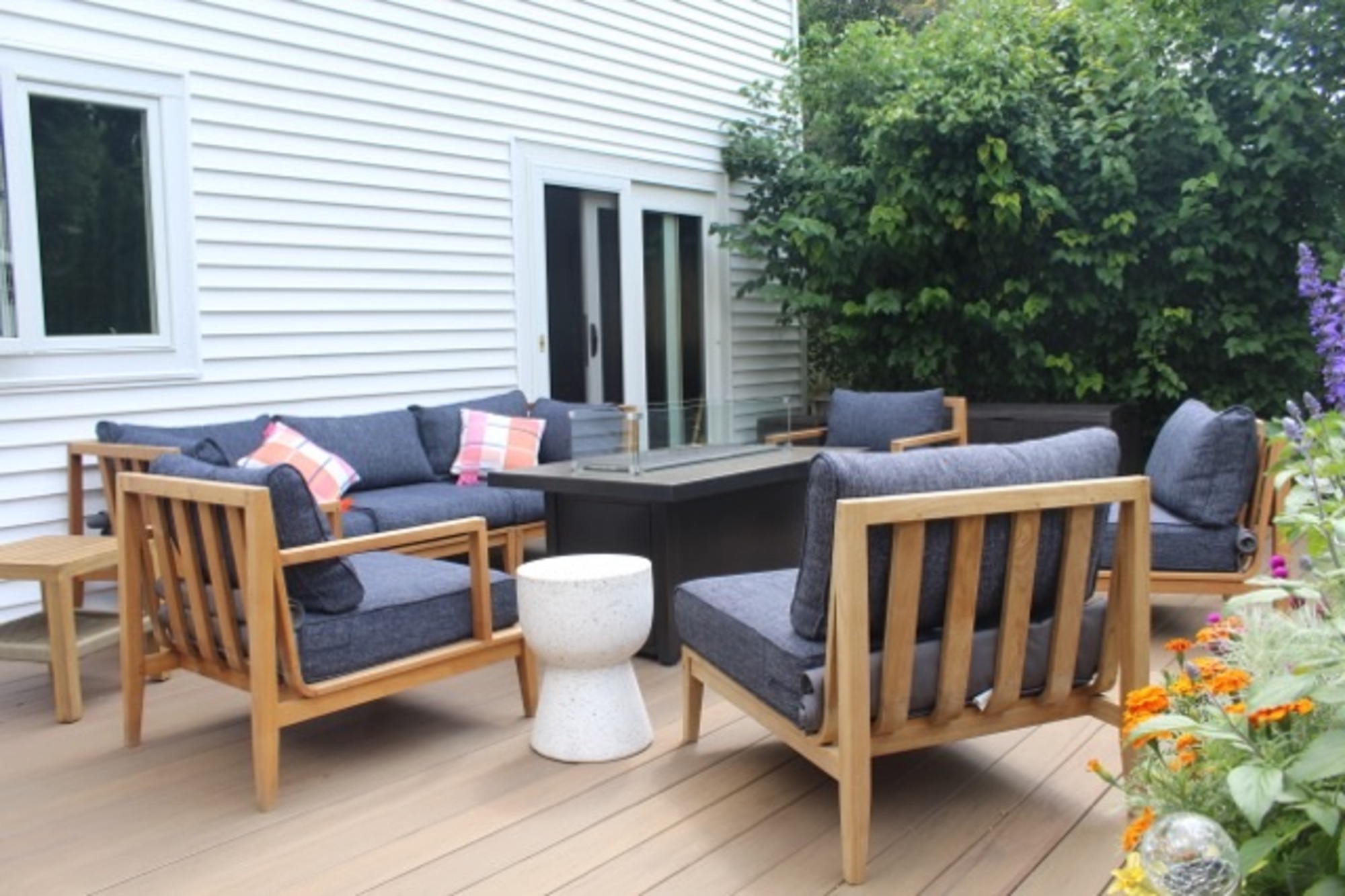 Backyard Oasis in Chicago Suburbs - Photo 2